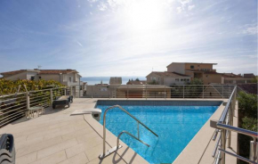 1 Bedroom Nice Apartment In Dugi Rat